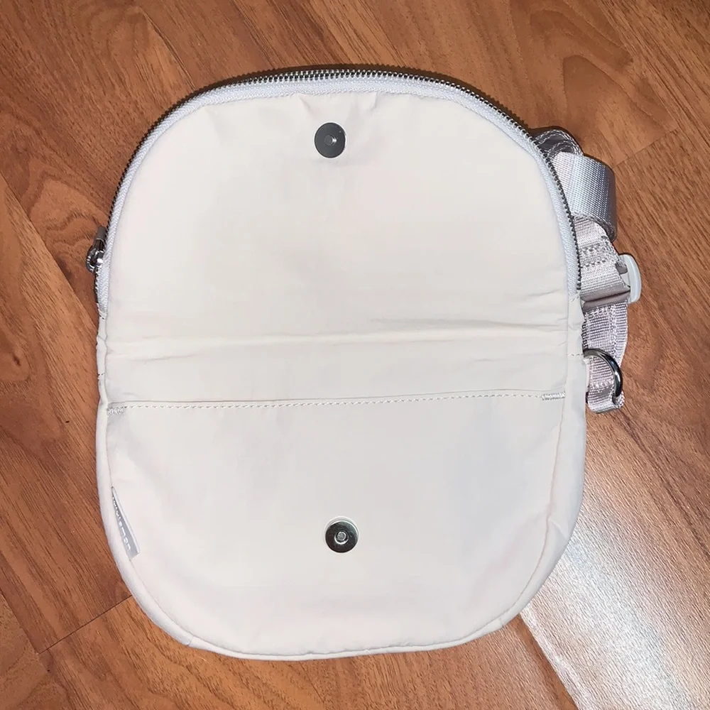 NWT Lululemon Athletica All Night *Micro Festival Bag 2L - Picture 9 of 12